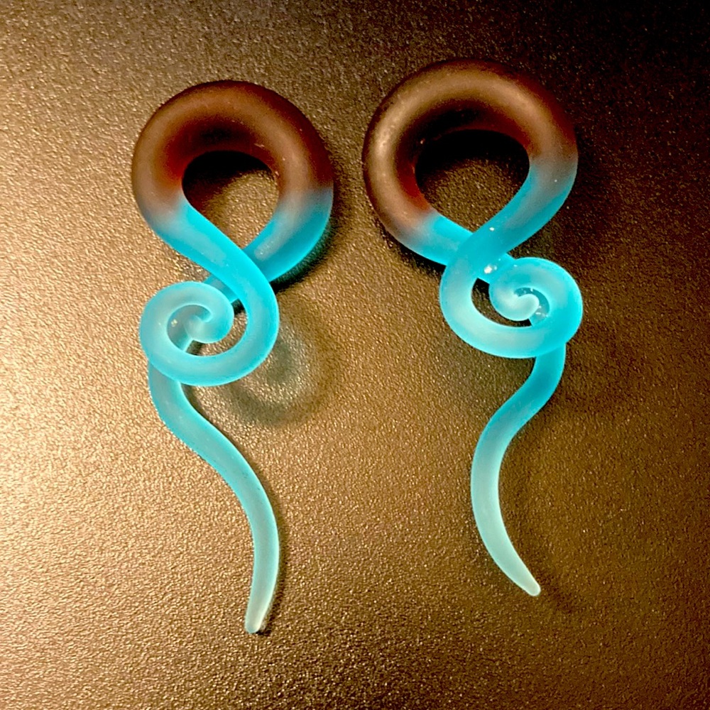 Frosted Spiral Taper 00 Gauge Hangars